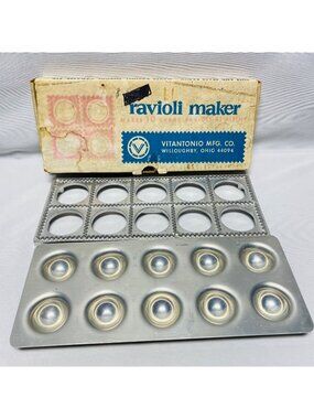 Vintage Vitantonio Ravioli Maker With Original Box - Makes 10 Large Ravioli - Al